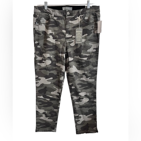 Ab'Solution Camo High Waist Ankle Skinny Pants
WIT & WISDOM - Picture 5 of 11